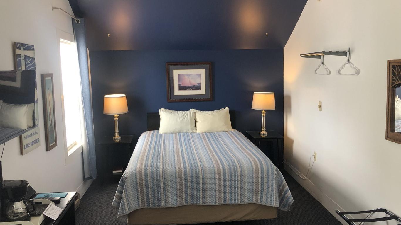 Harbor's Edge Motel