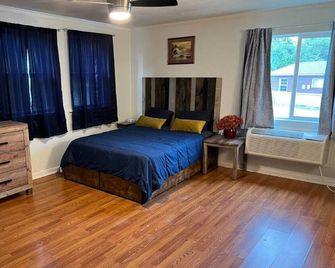 Waterfront 2 Bedroom/Duplex G/Newly Remodeled - Grove - Habitación