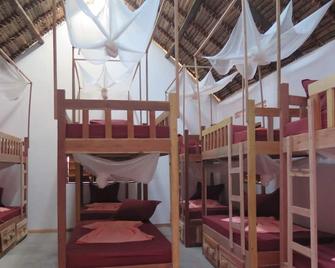Youth Hostel - Ambatoloaka - Bedroom