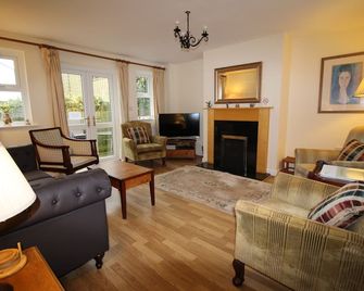 Vine Cottage, Pet Friendly, Country Holiday Cottage In Charmouth - Charmouth - Living room