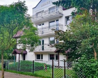 Dom Goscinny Amare - Pobierowo - Gebouw