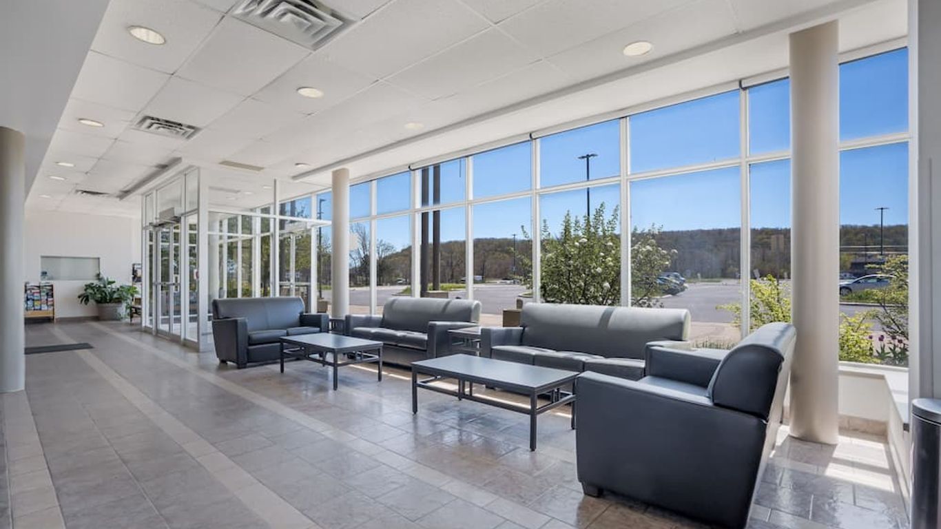 Residence & Conference Centre - Niagara-on-the-Lake