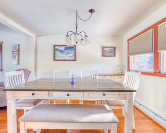 Fast Internet, Socially Distant, Extended stay welcome - Tannersville - Dining room