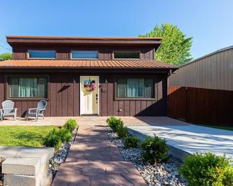 Hot Tub + Fire Pit + Corn Hole + Bbq + Game Room + Spa Bath - Grand Rivers - Edificio