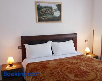 Guesthouse Villa Juri - Berat - Schlafzimmer