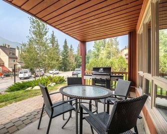 Mountain Mural | Hot Tub | Pools | Ski-In/Ski-Out - Panorama - Varanda