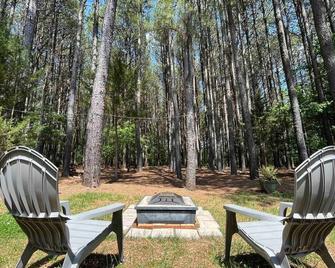 Endor Cottage nestled in the forest - Lincolnton - Patio