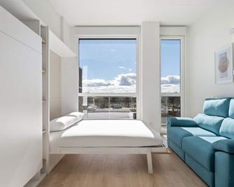 apartamento con piscina y garaje de alquiler temporal - Madrid - Wohnzimmer