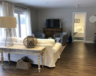 Beautiful Cottage in the heart of Georgian Bay ( Thornbury Blue Mtn, Meaford ) - Meaford - Living room