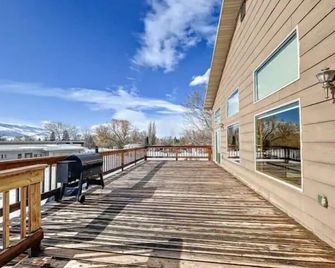 Outstanding Mtn View, 5 bdr sleeps 11, 4400sqft - Dayton - Balcony