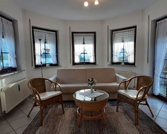 family-friendly 3 apartment on the Middle Moselle - Piesport - Living room