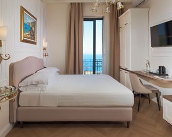 Hotel La Pensione Svizzera - טאורמינה