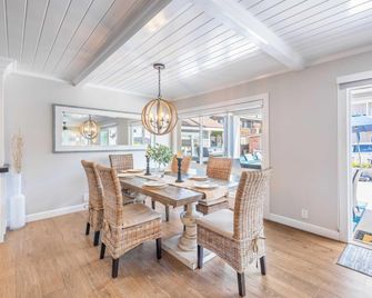 Ocean Breeze I by AvantStay Steps to the Beach - Newport Beach