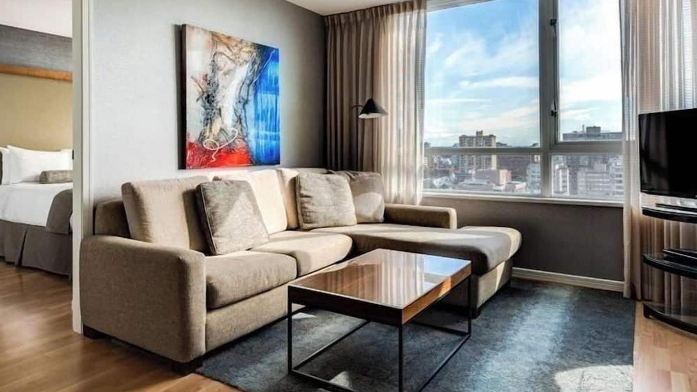 Carmana Hotel & Suites