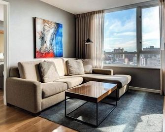 كارمانا هوتل آند سويتس - فانكوفر - غرفة معيشة