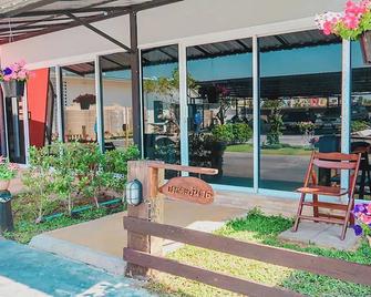 Pai Tawan Resort Hotel - Khon Kaen - Patio