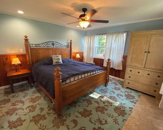 Pet friendly Sandy Beach Access Oasis. - Port Hope - Bedroom