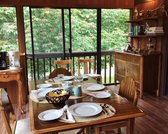 Cole's Bay Vacation Retreat Cole's Bay Suite - Sidney - Comedor