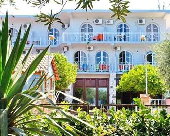 Hotel Nika Horizonti - Radhimë - Edificio