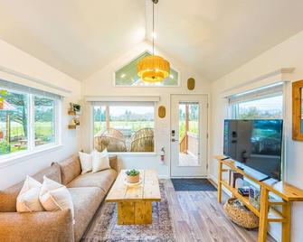 Rainforest Tiny Home Retreat 27 - Forks - Sala de estar
