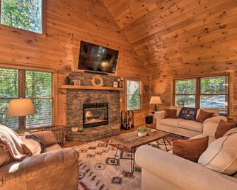 Blue Ridge Cabin Hot Tub, Fire Pit and Grill! - Blue Ridge - Sala de estar