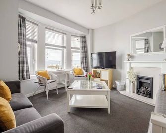 Cumbrae View Apartment Largs - Largs - Sala de estar