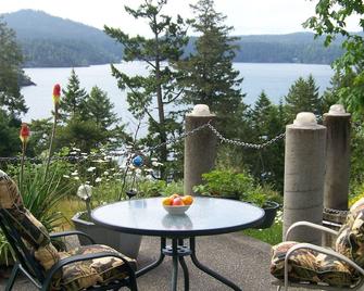 Moonlit Cove B&B - Sooke - Innenhof