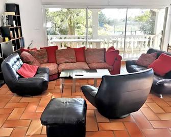 Villa spacieuse à Aimargues avec piscine privée - Aimargues - Salon