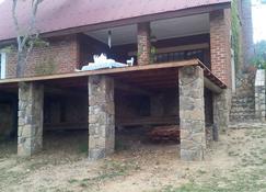 Amazing holiday home in Juliasdale, Nyanga, Zimbabwe - Pazororo Cottage - Juliasdale - Outdoor view