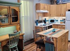 Cozy, Perfect for Couples, Newly Remodeled, in the Heart of Deadwood! - Deadwood - Kök