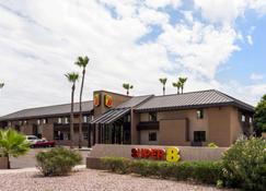 Super 8 by Wyndham Chandler Phoenix - Chandler - Rakennus
