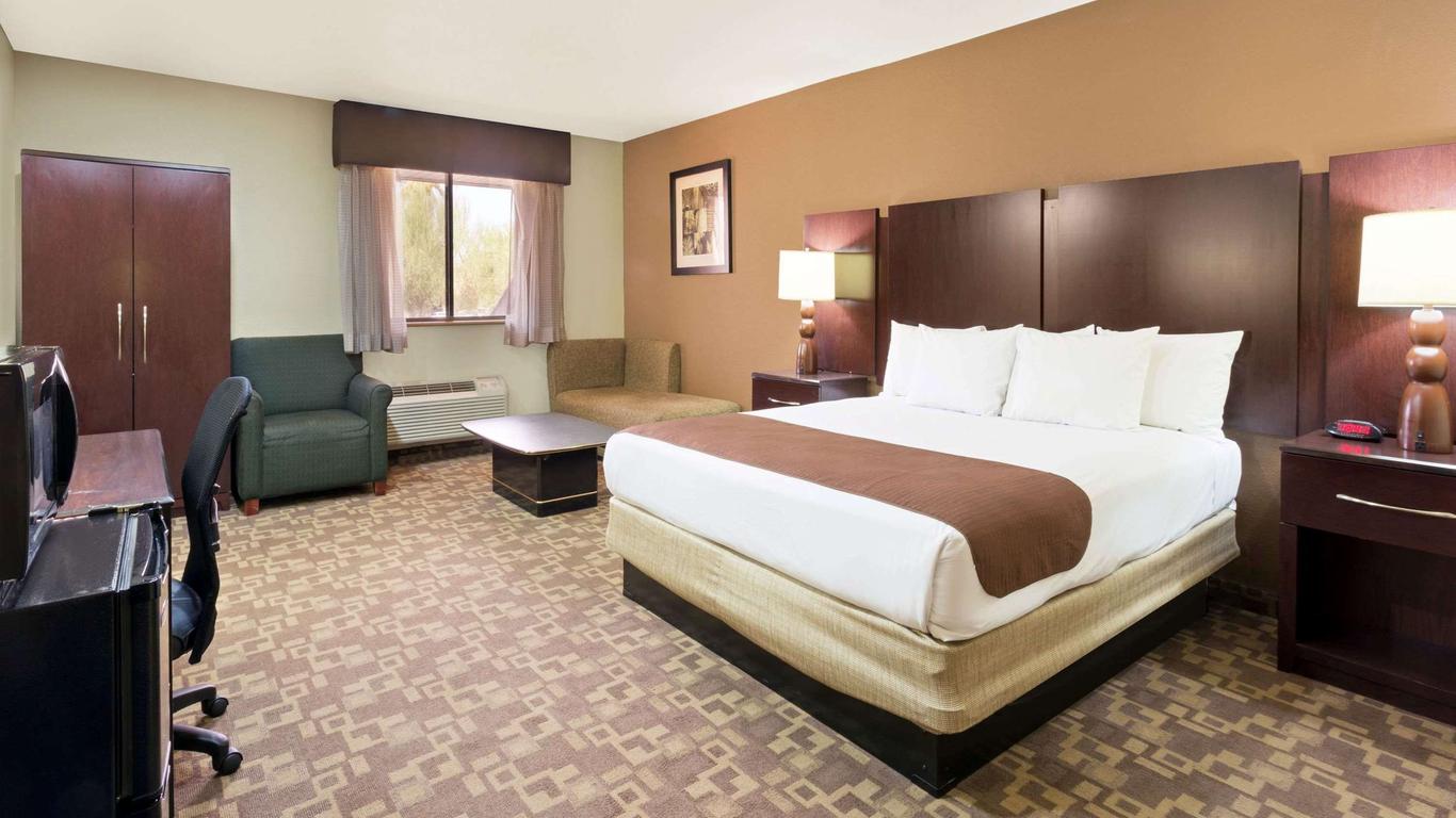 سوبر 8 باي ويندام تشاندلير فينيكس