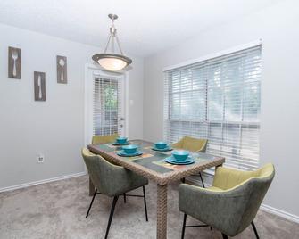 Luxury Condo 5 mins from DFW Airport - Irving - Comedor
