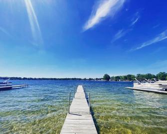 Lakefront Cottage With Fantastic Swimming And Views - Rockford - Playa