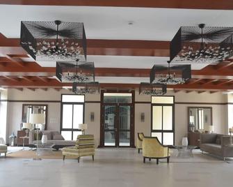 2 br 1tb at Amalfi Oaisis @City De Mare w/ 20 mbps Wifi - Cebu City - Lobby