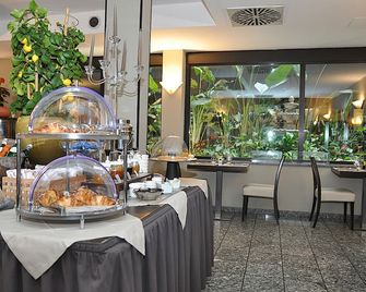 Hotel Comtur - Binasco - Buffet