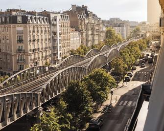 Hotel Eiffel Segur - Paris - Balcony