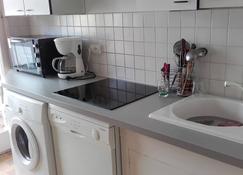 Large comfortable studio close to the city center and the sea - Menton - Kitchen