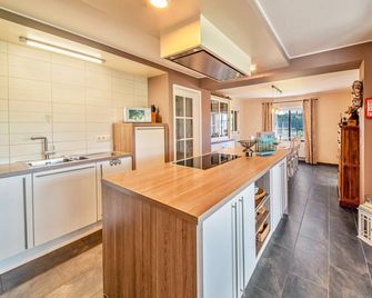 Luxurious House With Sauna in Bastogne - Bastogne - Kitchen