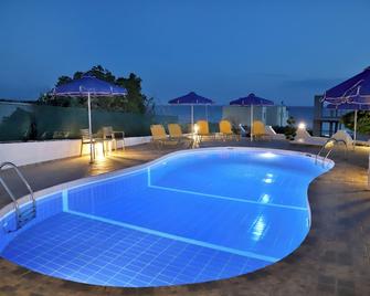 Helios Studios & Apartments - Makry Gialos - Pool