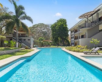 Walk to Beach - Beach Gear & Games - Community Pool & Grill - Gated Complex w/Secure Parking - Playa Matapalo - Piscina