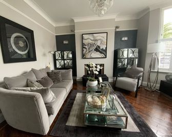 Beautiful, Boutique, Period Victorian London house,- 8 miles into Central London - Londres - Salon