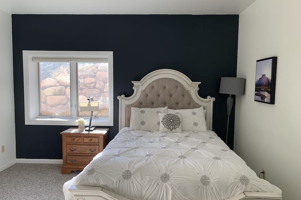 Natural Wonder in North Colorado Springs; Entire Floor With Private Entry - Colorado Springs - Habitación