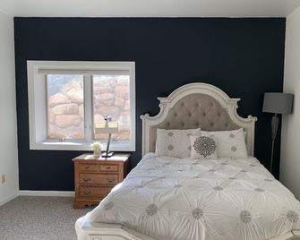Natural Wonder in North Colorado Springs; Entire Floor With Private Entry - Colorado Springs - Habitación