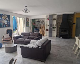 Air-conditioned villa with swimming pool on the edge of the forest - Rognac - Salon
