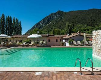 Guesia Village Hotel e Spa - Foligno - Piscina