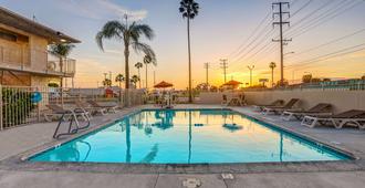 Motel 6 San Bernardino South - San Bernardino - Pool