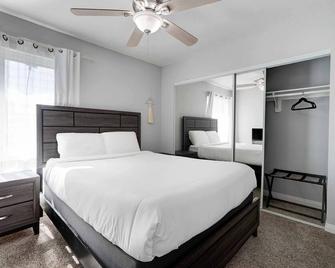 Modern 4Bd Family Condo (10mins to Downtown) - National City - Bedroom