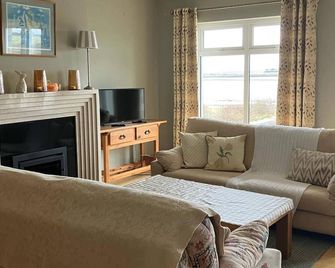 Cozy Waterside Retreat Ballyvaughan 3 - 巴利瓦根 - 客廳