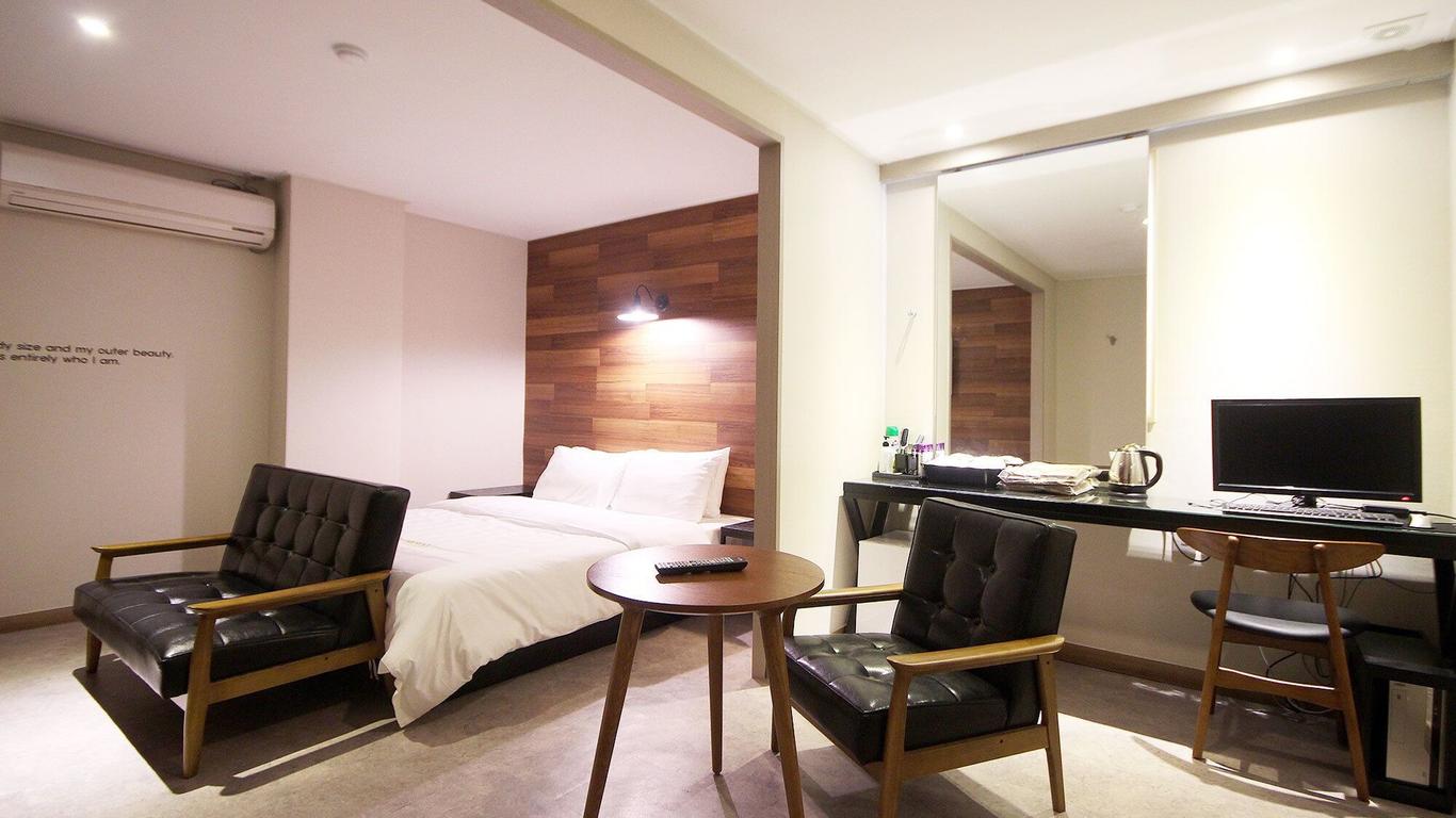 Paradise Hotel